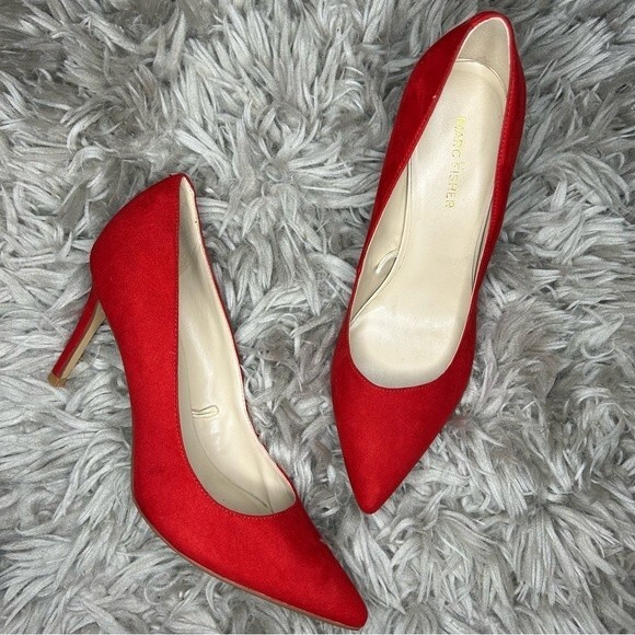 Marc Fisher Darren 2 red faux suede pumps heels size 9.5 - Picture 1 of 12